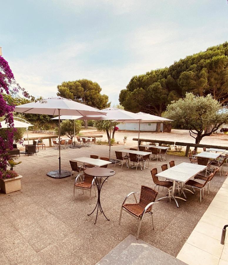 פור-סן-לואי-דו-רון Hotel Restaurant La Plage מראה חיצוני תמונה