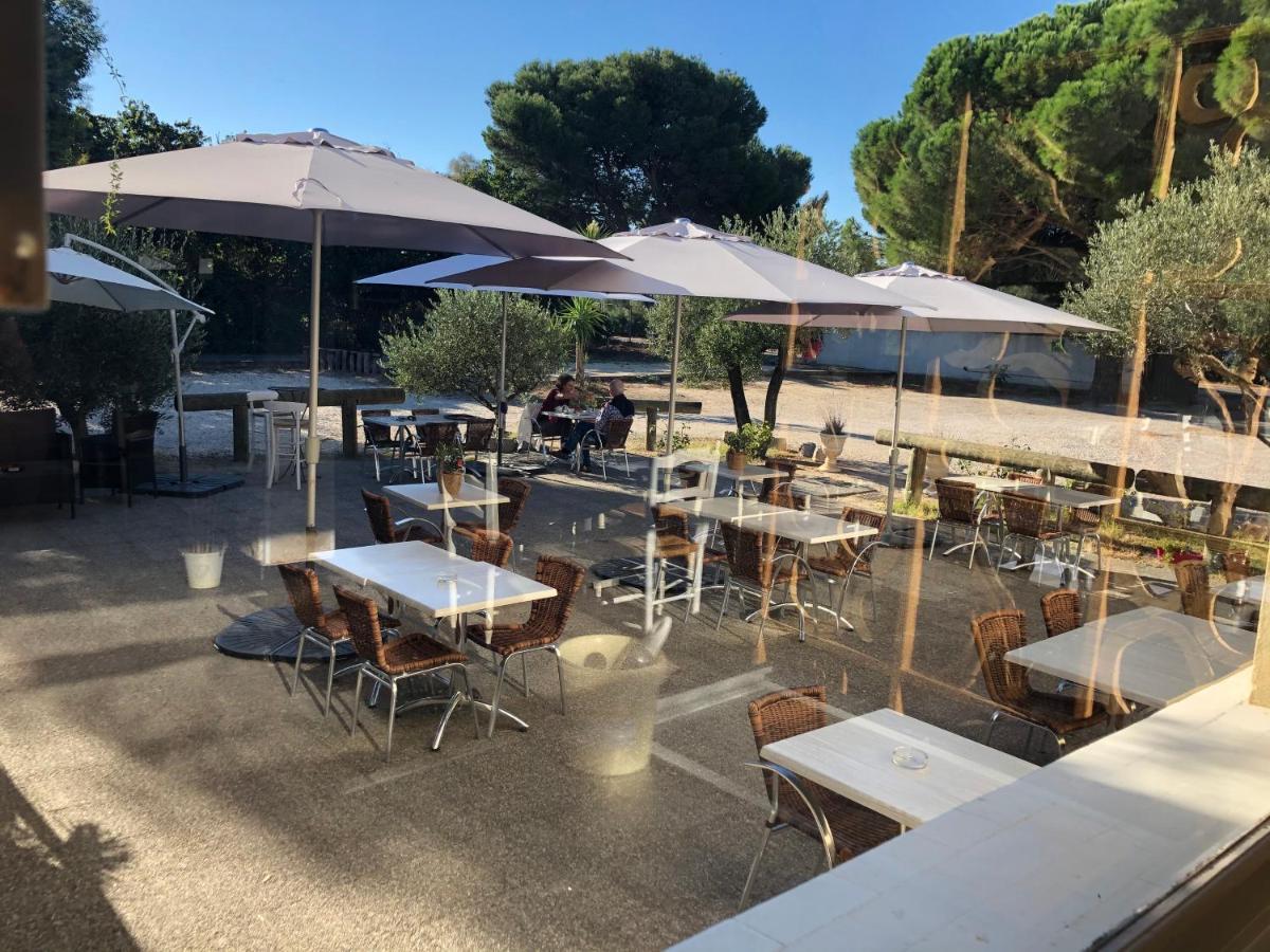 פור-סן-לואי-דו-רון Hotel Restaurant La Plage מראה חיצוני תמונה